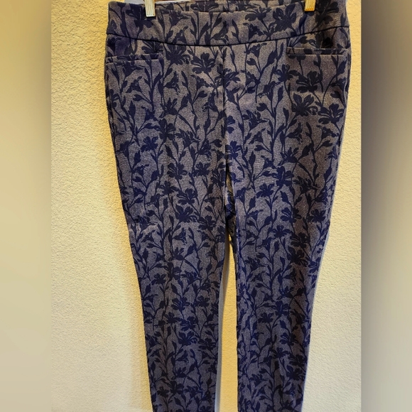 Chicos Size 1.5R or 10 Navy Blue w/floral pattern - Picture 1 of 1